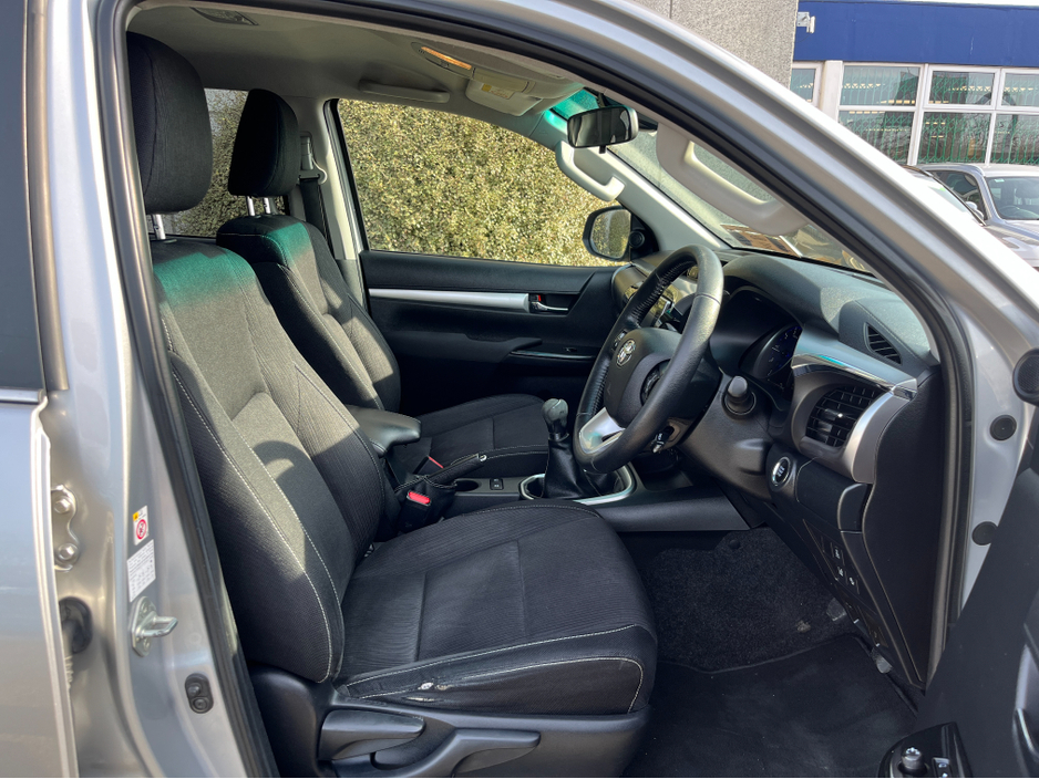 2017 Toyota Hilux - image 10
