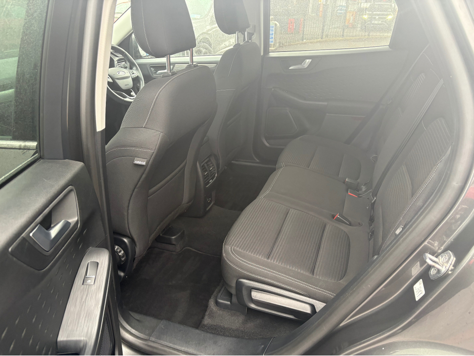 2020 Ford Kuga - image 9