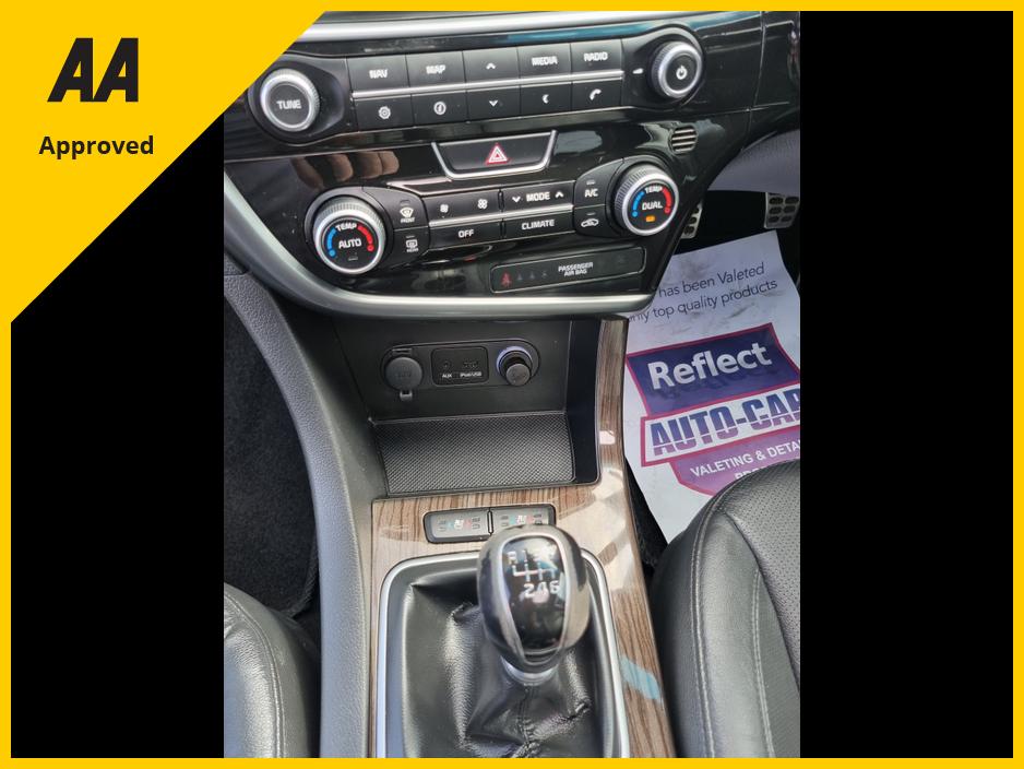 2015 Kia Optima - image 20