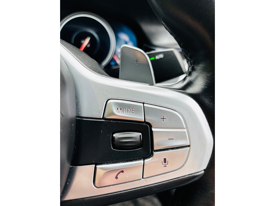 2018 BMW 7 Series - image 18