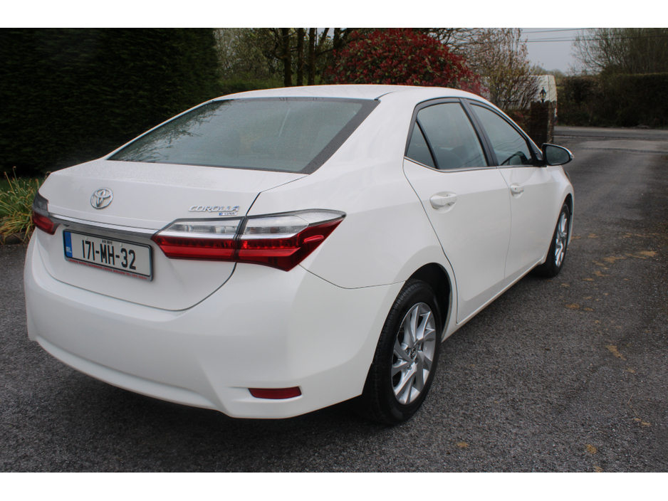 2017 Toyota Corolla - image 6