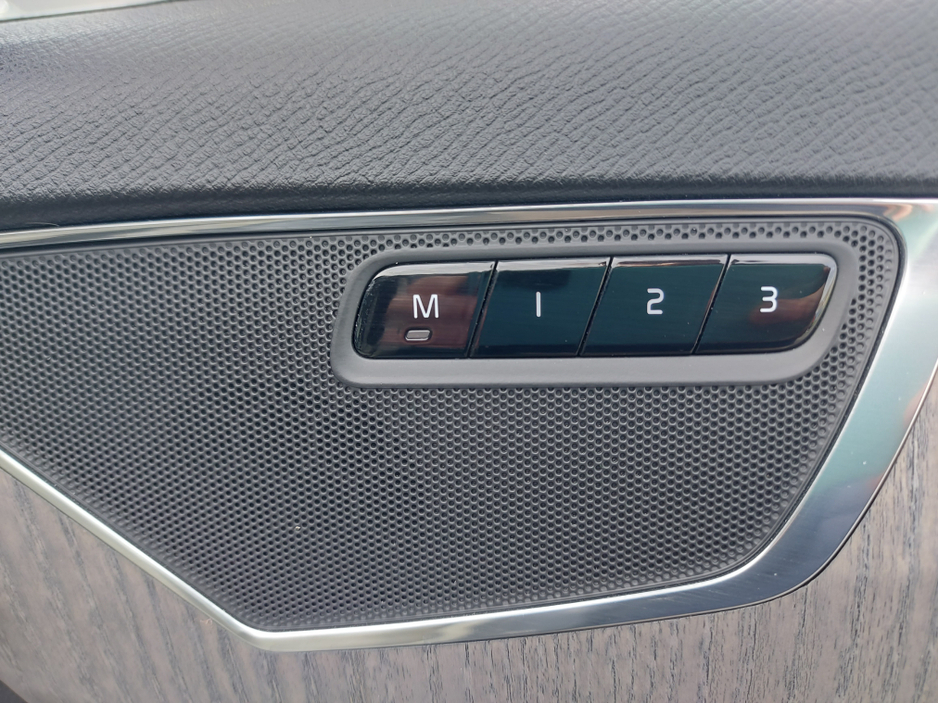 2023 Volvo XC90 T8 PHEV CORE AWD 5DR AUTO €67,950