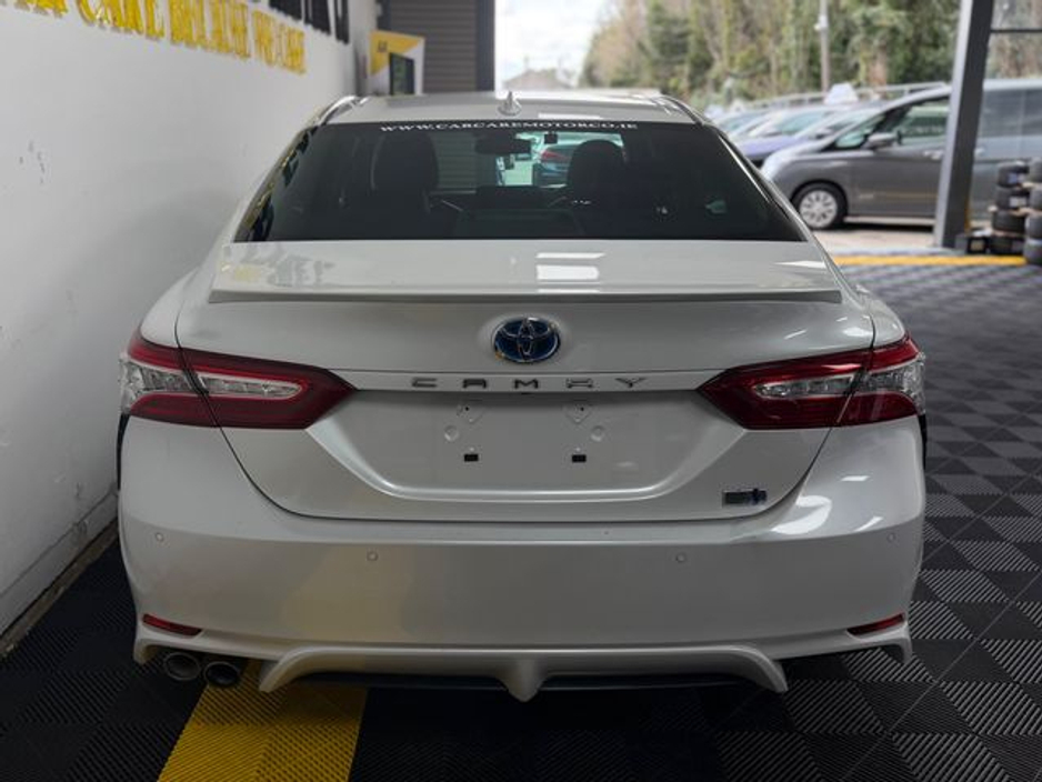 2020 Toyota Camry - image 5