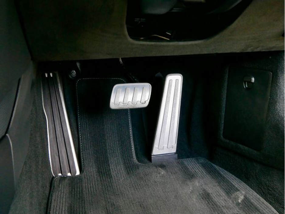 2023 Porsche Cayman - image 30