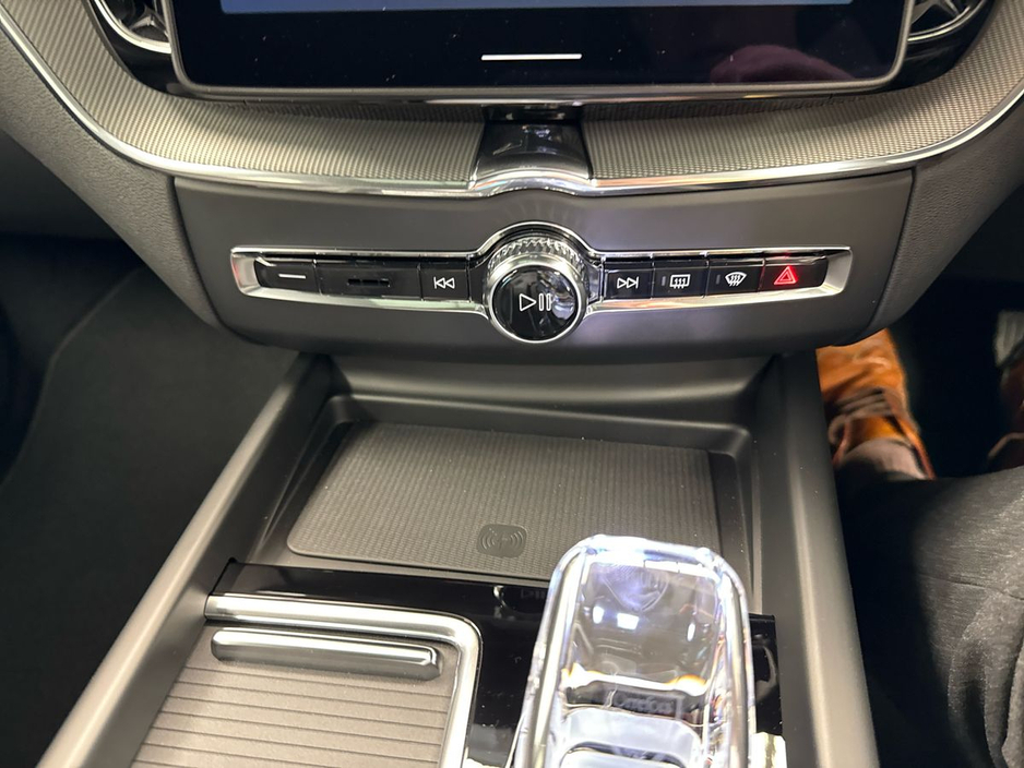 2026 Volvo XC60 - image 17