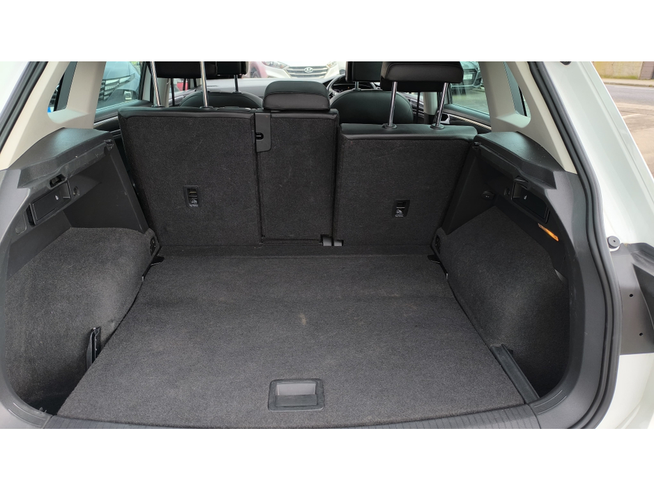 2017 Volkswagen Tiguan - image 12