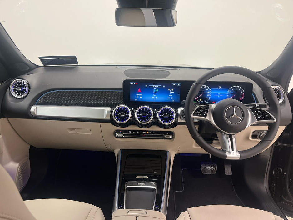 2025 Mercedes-Benz GLB - image 2