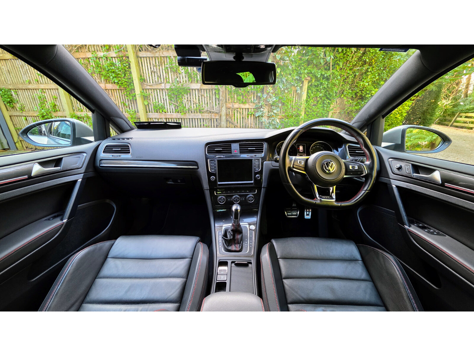 2014 Volkswagen Golf - image 6