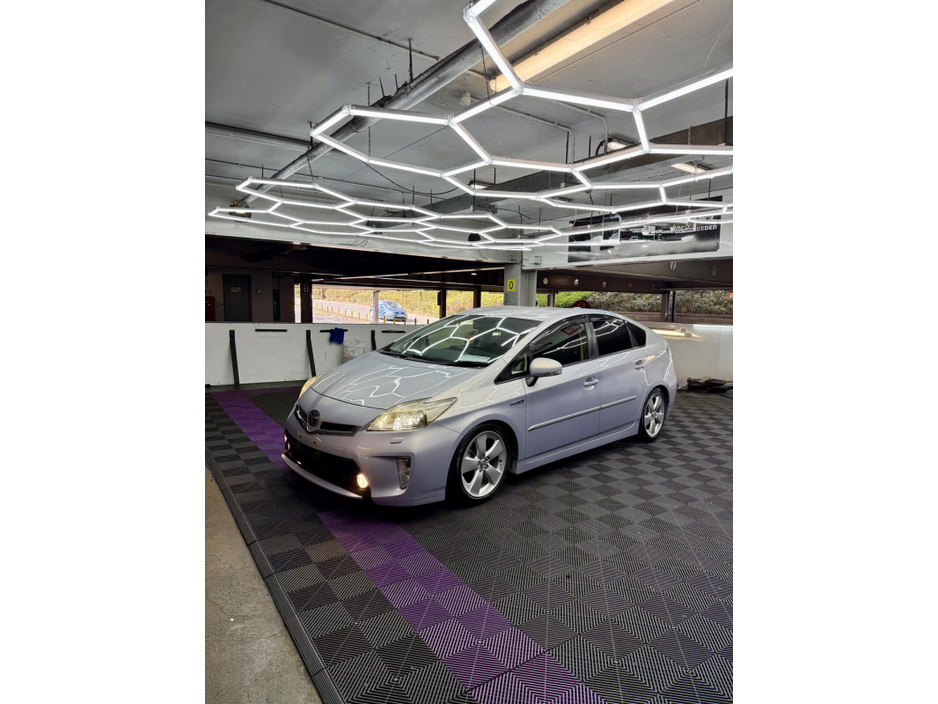 2013 Toyota Prius - image 2