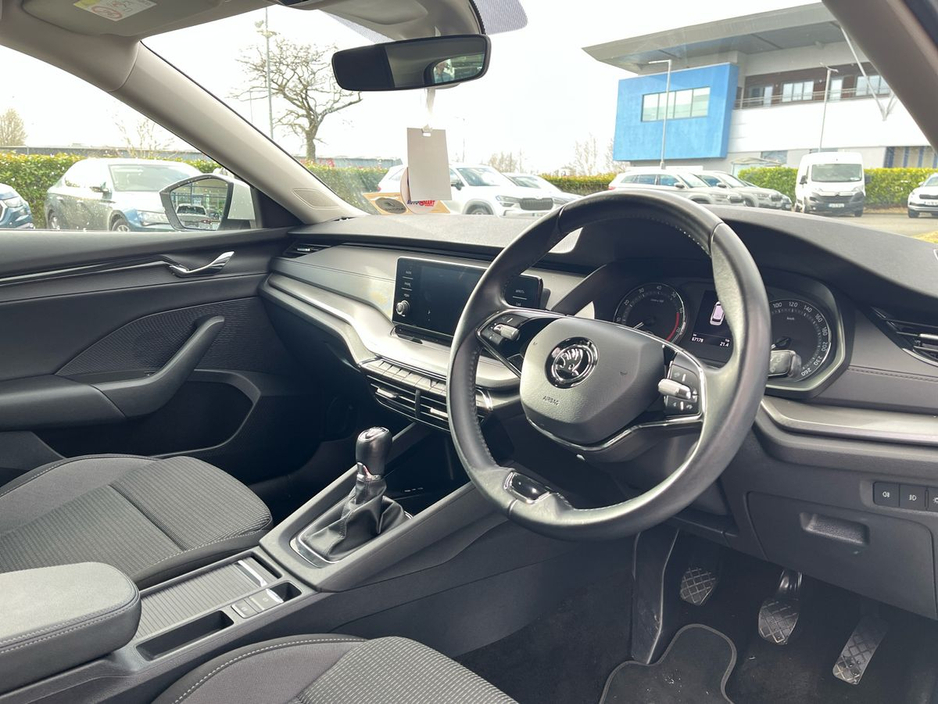 2022 Skoda Octavia - image 6