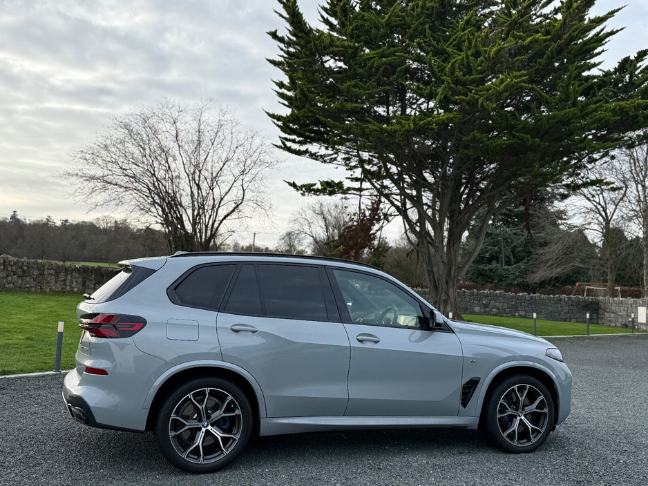 2024 BMW X5 - image 4