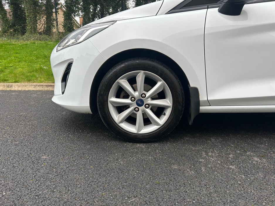 2018 Ford Fiesta - image 9