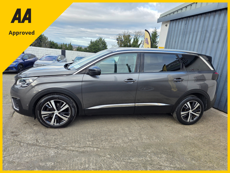 2018 Peugeot 5008 - image 5