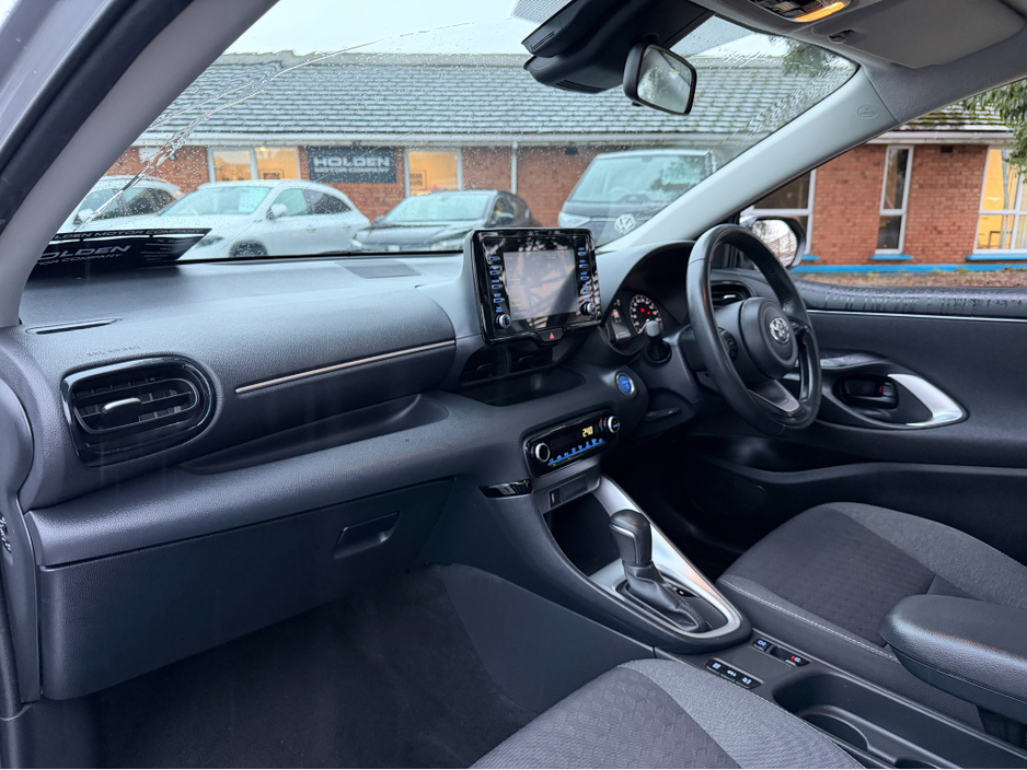 2023 Toyota Yaris 1.5 HYBRID LUNA..rear camera..warranty includedd €16,950