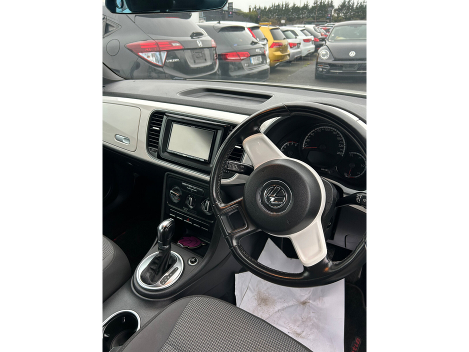 2013 Volkswagen Beetle  €10,950