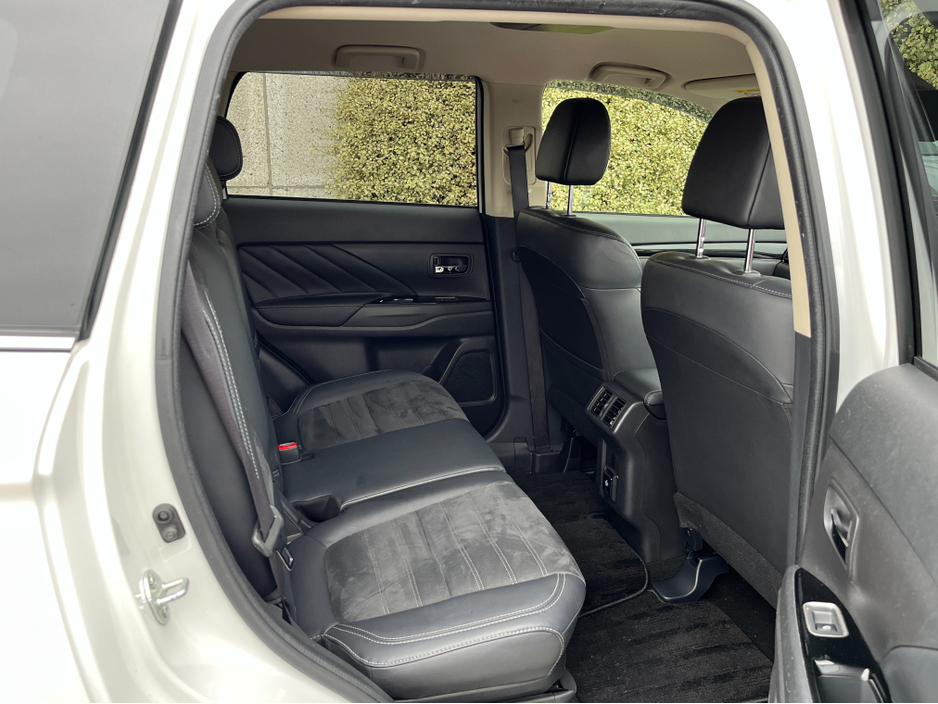 2018 Mitsubishi Outlander - image 10