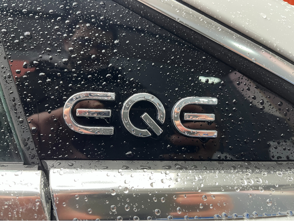 2023 Mercedes-Benz EQE €47950 2023 MERCEDES-BENZ EQE 350+ AUTOMATIC / CRUISE CONTROL / 360° PARKING CAMERA / ELECTRIC MEMORY HEATED & MASSAGING SEATS / PANORAMIC SUNROOF / PADDLE SHIFTERS / AMBIENT LIGHTS / APPLE CARPLAY €47,950