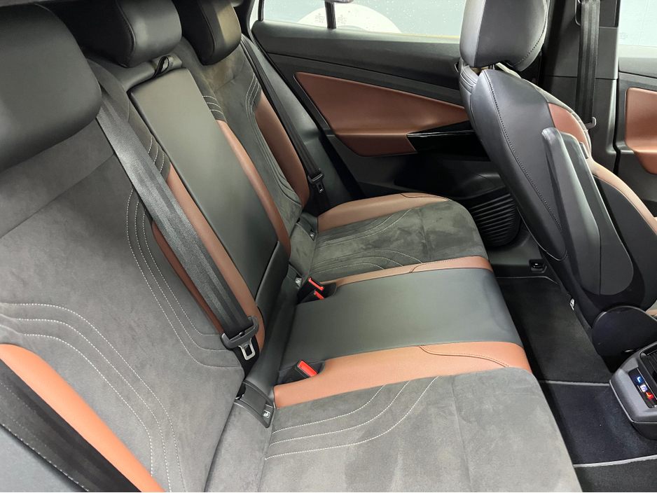 2023 Volkswagen ID.4 - image 12