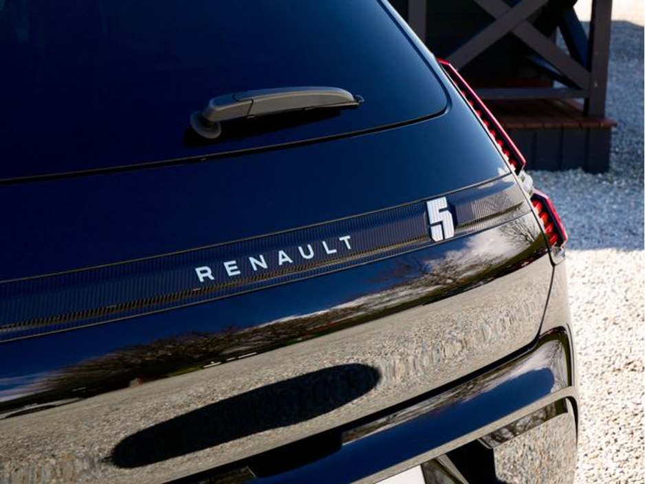 2025 Renault 5 - image 15