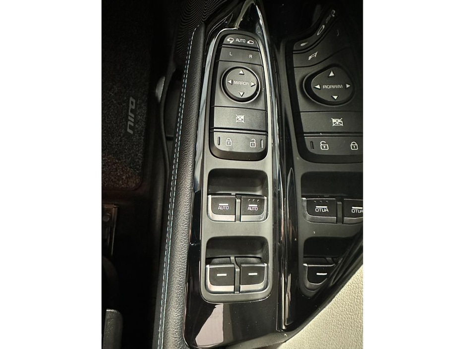 2020 Kia Niro - image 22