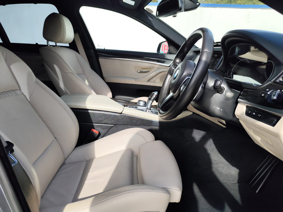 2016 BMW 5 Series - image 24