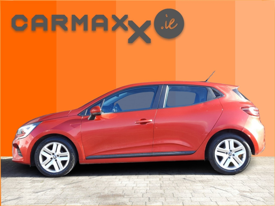 2022 Renault Clio - image 3