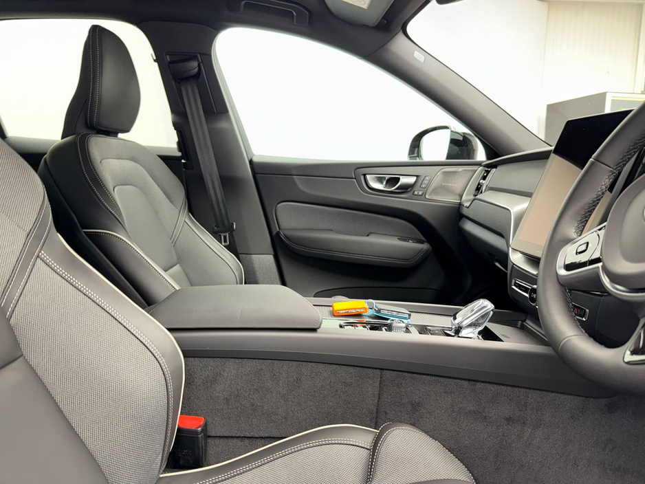 2026 Volvo XC60 - image 11