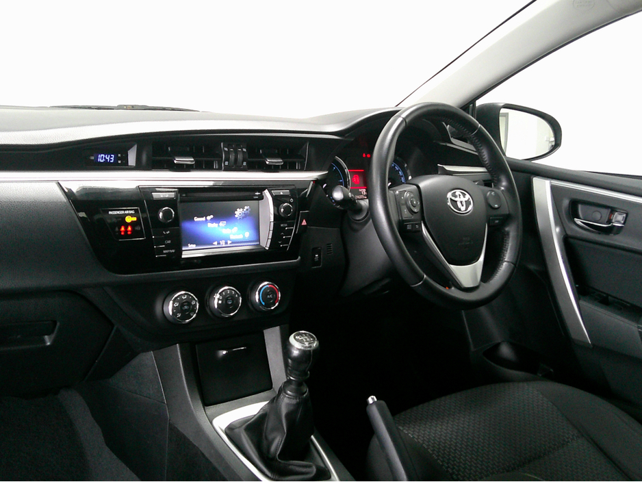 2014 Toyota Corolla - image 15