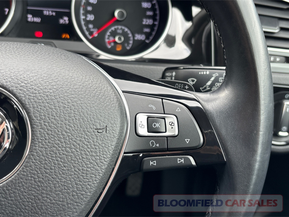 2015 Volkswagen Golf - image 23