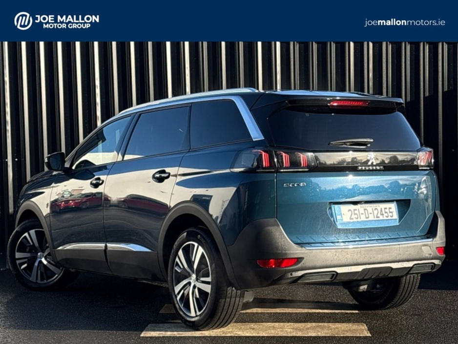 2025 Peugeot 5008 - image 2