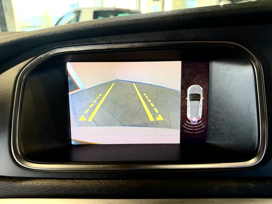 2018 Volvo V40 - image 17