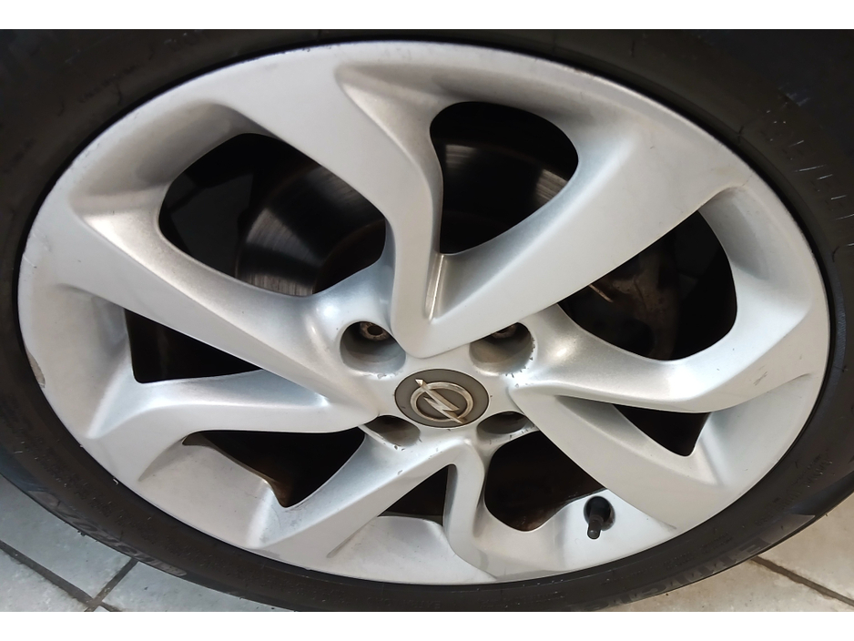 2016 Opel Corsa - image 3