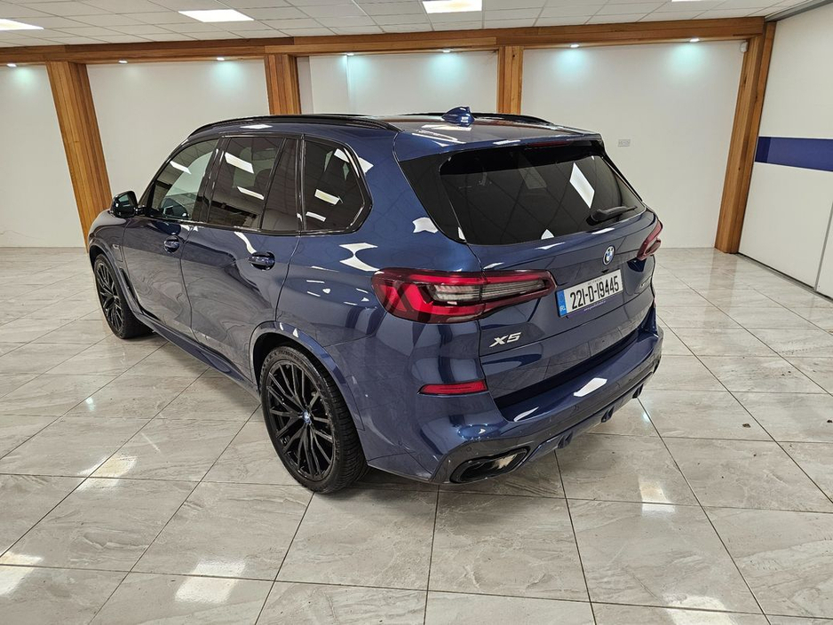 2022 BMW X5 - image 5
