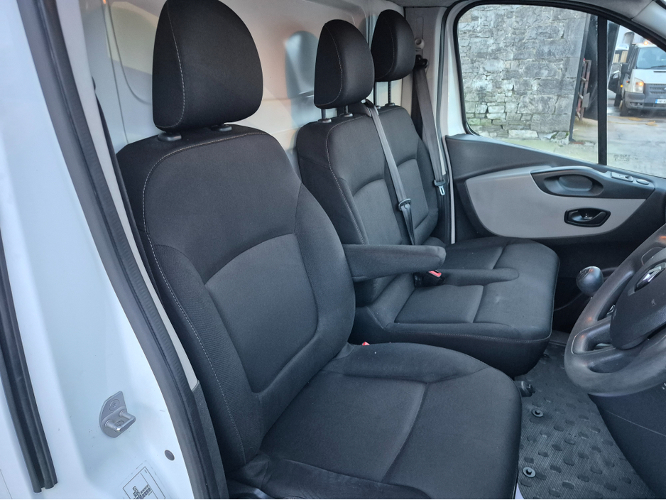 2018 Renault Trafic LL29 DCI 120 BUSINESS 3 PANEL VA €10,950