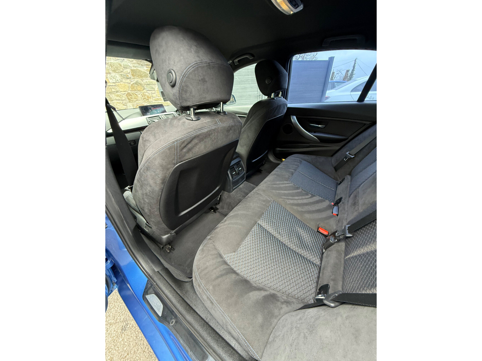 2013 BMW 3 Series - image 16