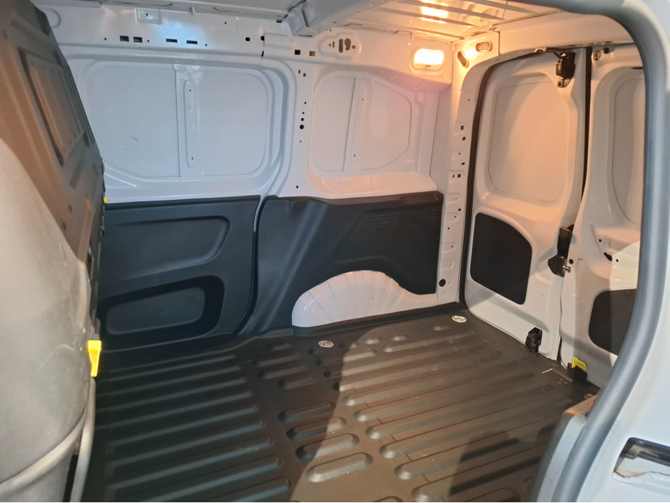 2023 Citroen Berlingo - image 13