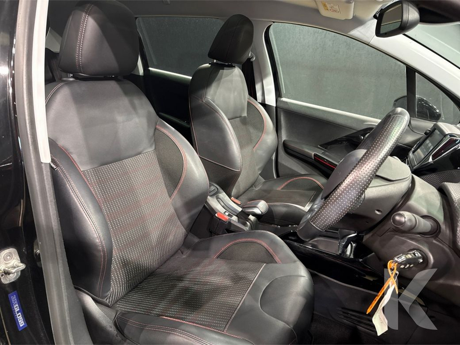 2016 Peugeot 2008 - image 14