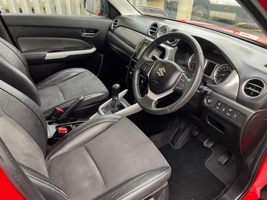 2016 Suzuki Vitara - image 5