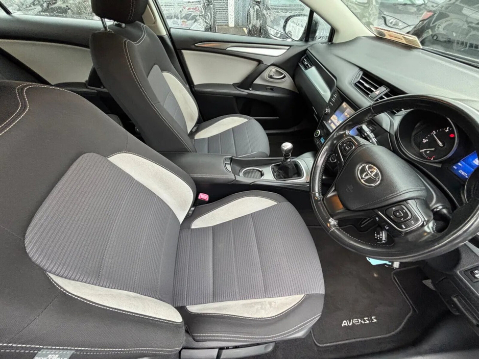 2017 Toyota Avensis 1.6 D-4D Luna Navi Saloon €10,500