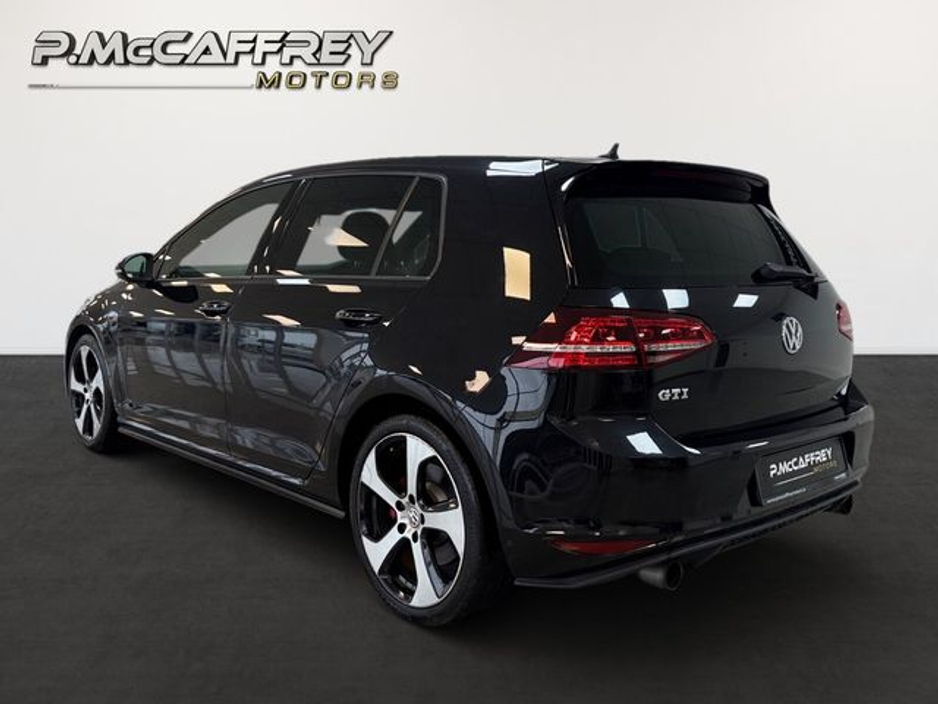 2015 Volkswagen Golf - image 7