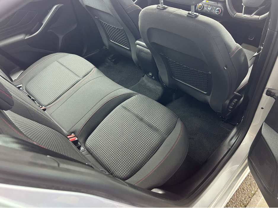 2020 Ford Focus - image 4