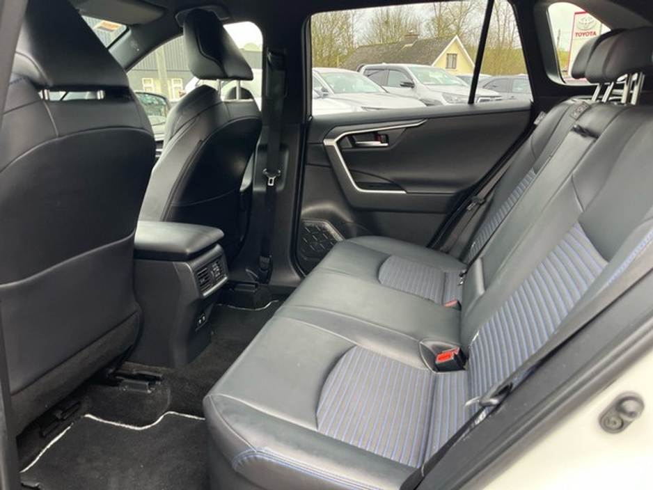 2021 Toyota Rav4 - image 7