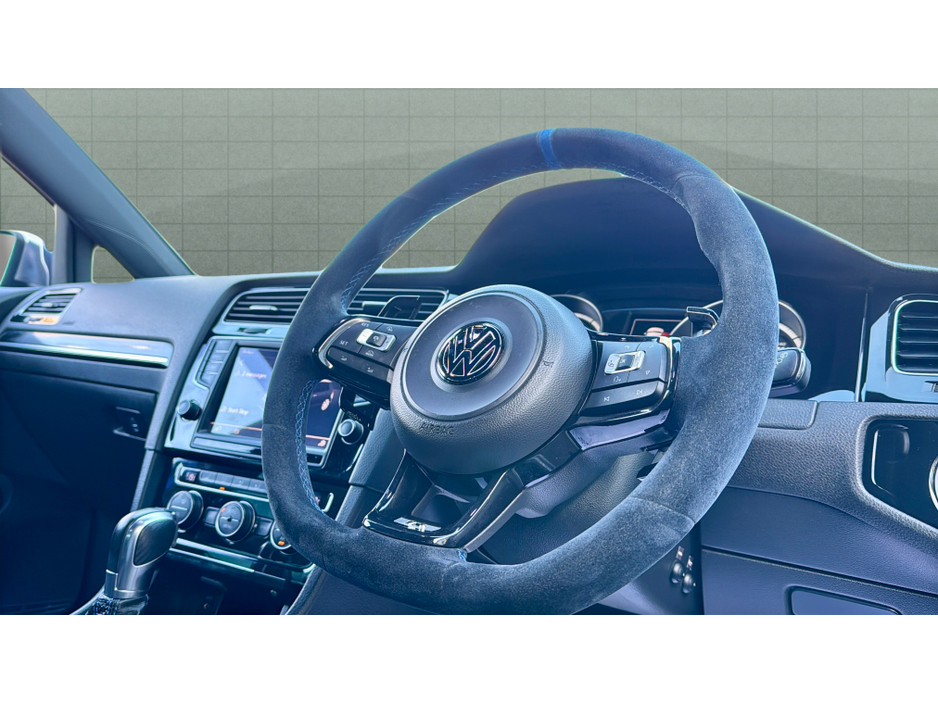 2014 Volkswagen Golf - image 30