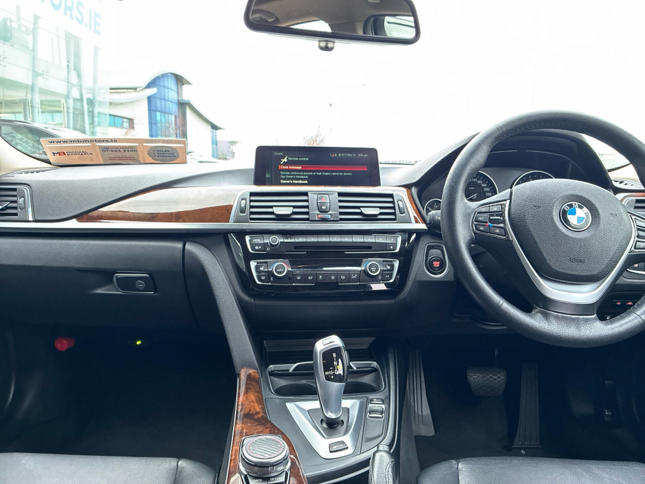 2016 BMW 3 Series - image 8