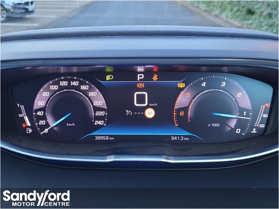 2022 Peugeot 5008 1.5 HDi AUTO ALLURE*HEATED SEATS*LOW MILES*F.S.H. €36,950