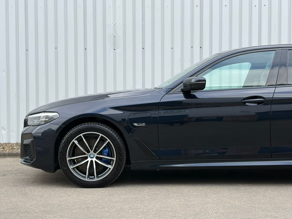 2022 BMW 5 Series - image 23