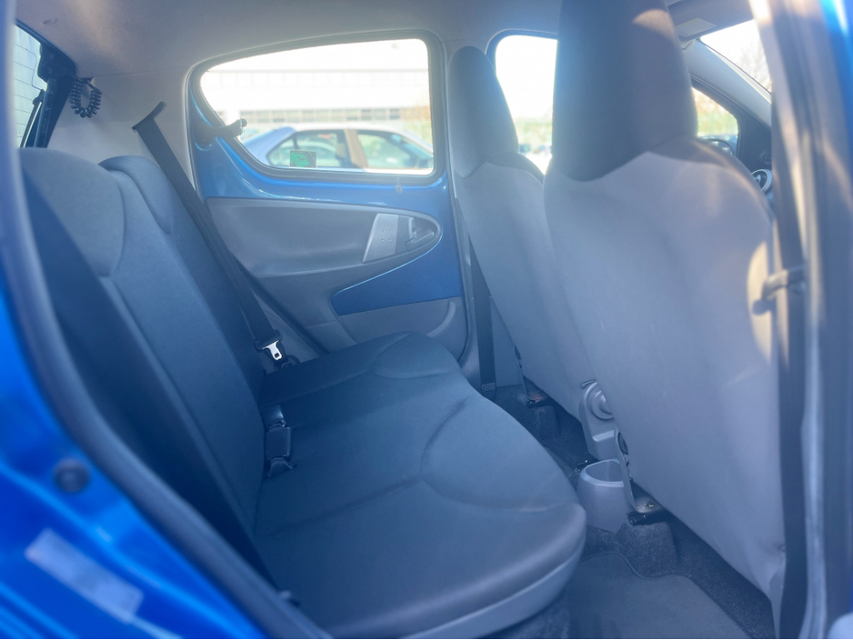 2011 Toyota Aygo - image 10