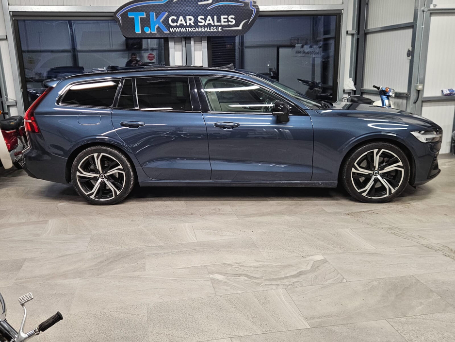 2022 Volvo V60 PHEV T8 (455hp) Ultimate Dark AWD €27,950