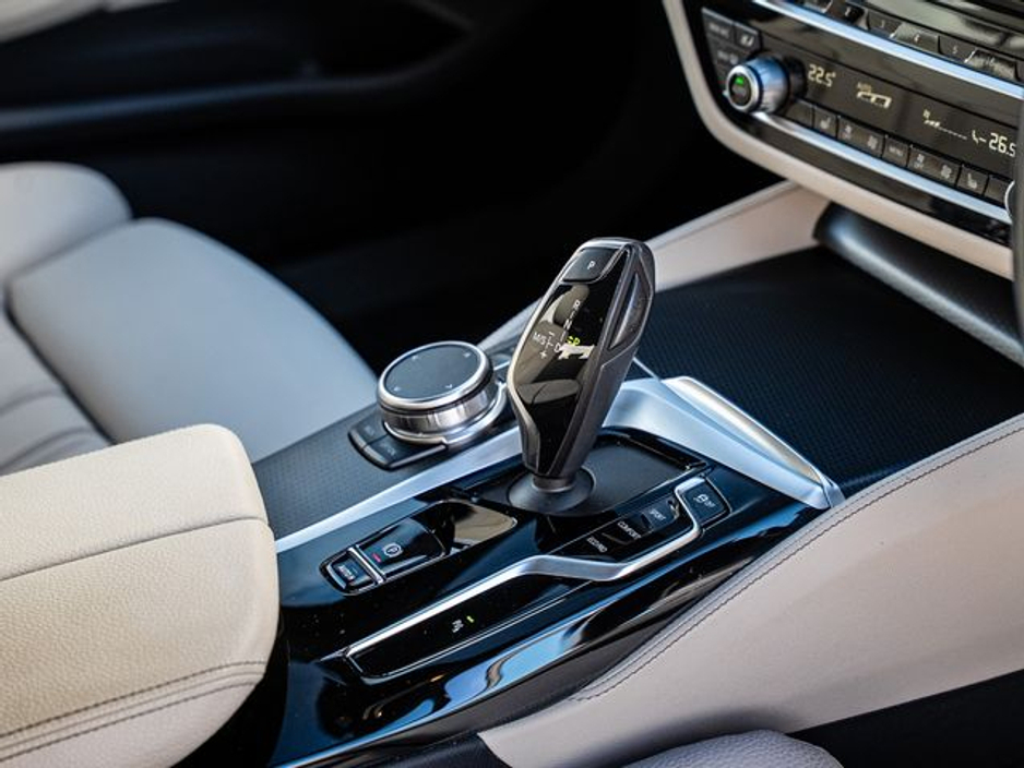 2023 BMW 5 Series - image 8