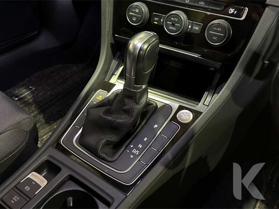 2017 Volkswagen Golf - image 19